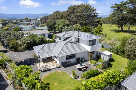Photo of property in 9 Caughley Place, Otaki Beach, Otaki, 5512