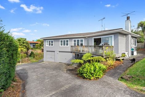 Photo of property in 1/5 Camelot Place, Glenfield, Auckland, 0629