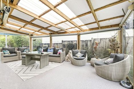 Photo of property in 22 Deverell Place, Northcross, Auckland, 0632