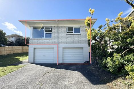 Photo of property in 1/5 Finn Place, Totara Vale, Auckland, 0629