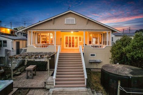 Photo of property in 23a Shakespear Road, Army Bay, Whangaparaoa, 0930