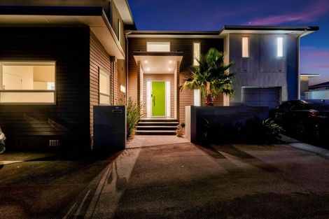 Photo of property in 2/5 Beach Street, Fitzroy, New Plymouth, 4312