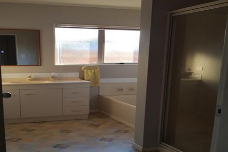 Photo of property in 19 Edgewater Grove, Whakatane, 3120