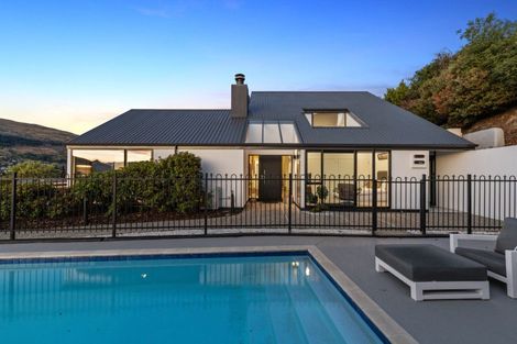 Photo of property in 8 Elizabeth Place, Kelvin Heights, Queenstown, 9300
