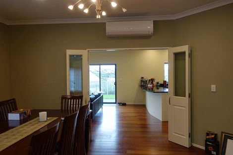 Photo of property in 64 Amesbury Drive, Churton Park, Wellington, 6037