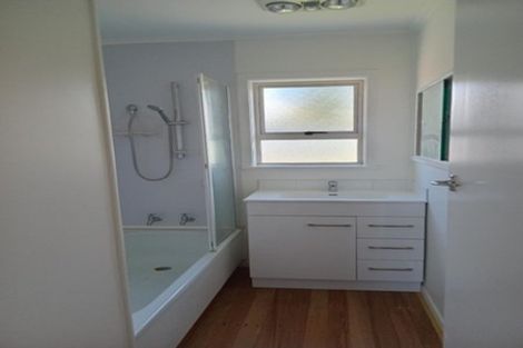 Photo of property in 8 Dawnhaven Drive, Te Atatu Peninsula, Auckland, 0610