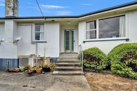 Photo of property in 16 Milne Street, Hunterville, 4730
