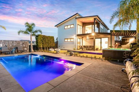 Photo of property in 8 Korako Drive, Kumeu, 0810