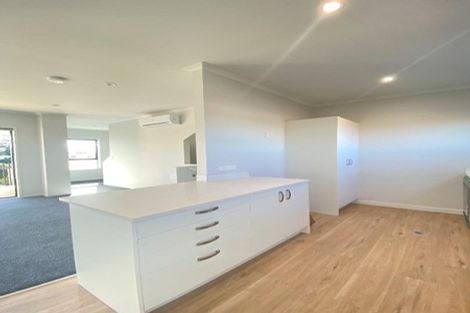 Photo of property in 4/5 Peachgrove Road, Te Atatu Peninsula, Auckland, 0610