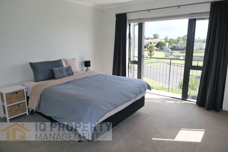 Photo of property in 54 Provence Esplanade, Te Atatu Peninsula, Auckland, 0610