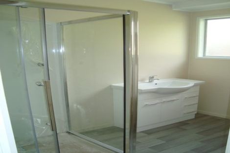 Photo of property in 52 Hartley Terrace, Massey, Auckland, 0614