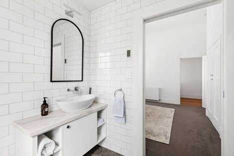 Photo of property in 16 Hamilton Road, Cambridge, 3434