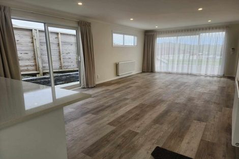 Photo of property in 115 Queen Charlotte Drive, Aotea, Porirua, 5024