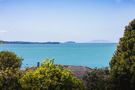 Photo of property in 2/7 Pounamu Place, Shelly Park, Auckland, 2014