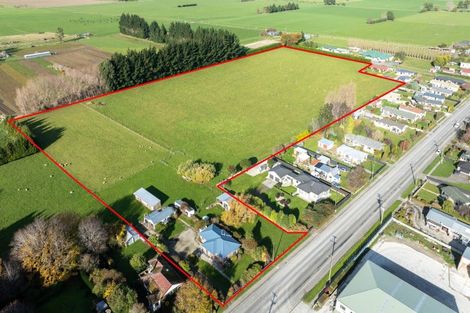 Photo of property in 93 Seaward Road, Edendale, 9825