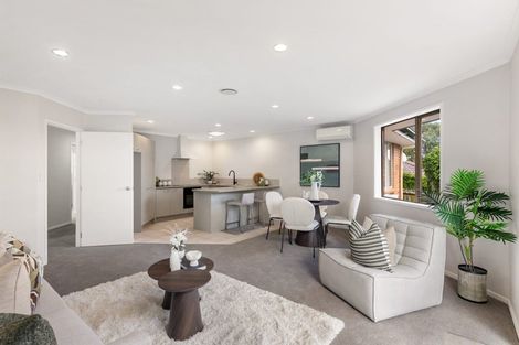 Photo of property in 5 Sunvista Avenue, Oteha, Auckland, 0632