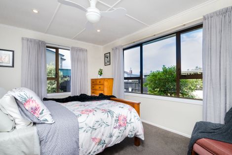 Photo of property in 4 Stafson Lane, Te Atatu Peninsula, Auckland, 0610