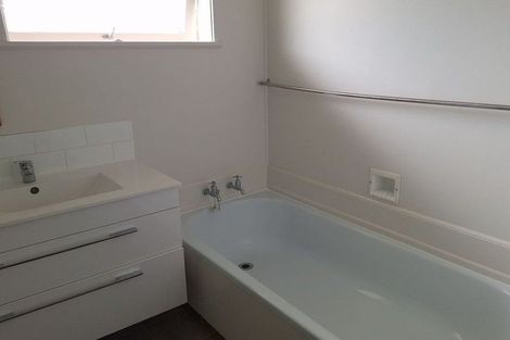 Photo of property in 2 Anne Road, Hillcrest, Auckland, 0627