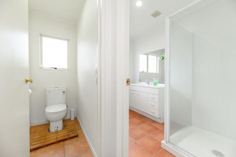 Photo of property in 60 Hewlett Road, Massey, Auckland, 0614