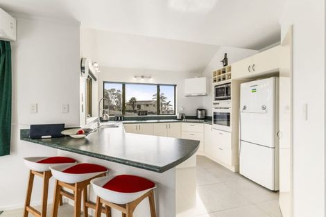 Photo of property in 59 Marellen Drive, Red Beach, 0932