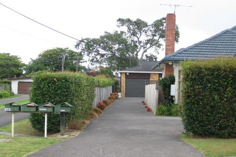 Photo of property in 2/13 Gordon Avenue, Forrest Hill, Auckland, 0620
