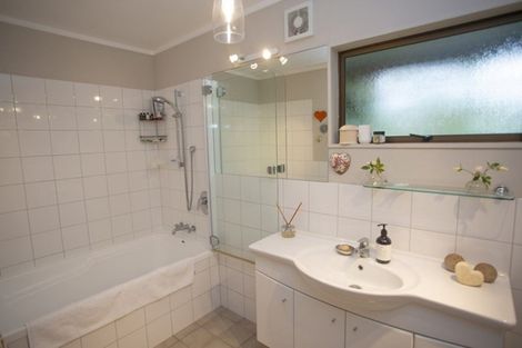 Photo of property in 614 Harbour View Road, Whangamata, 3620
