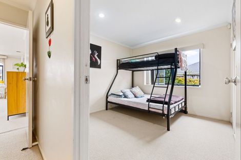 Photo of property in 8 Russett Grove, Henderson, Auckland, 0612