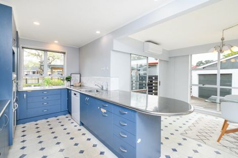 Photo of property in 30 Mokau Place, Terrace End, Palmerston North, 4410