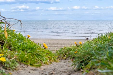 Photo of property in 19 Groves Road, Raumati Beach, Paraparaumu, 5032