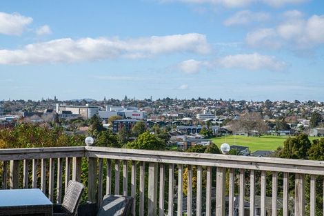 Photo of property in 9 Dundas Place, Henderson, Auckland, 0612