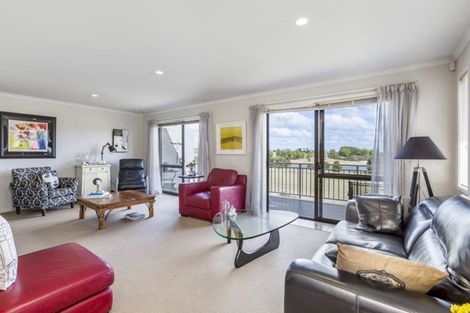 Photo of property in 28 Keepers Drive, Gulf Harbour, Whangaparaoa, 0930