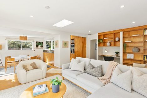 Photo of property in 174 Queens Drive, Lyall Bay, Wellington, 6022