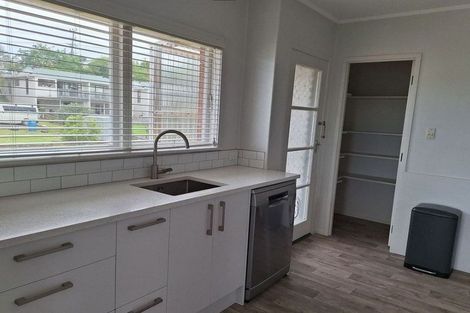 Photo of property in 2 Anne Road, Hillcrest, Auckland, 0627