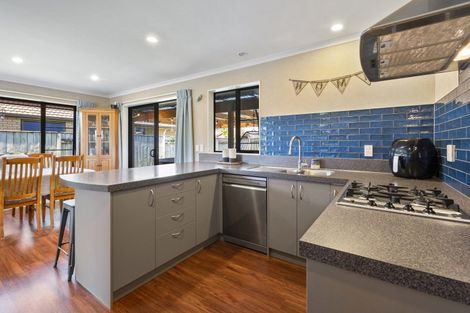 Photo of property in 36 Geneva Terrace, Kelvin Grove, Palmerston North, 4414