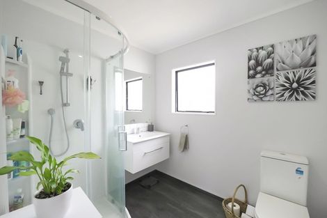 Photo of property in 46 Norana Road, Timberlea, Upper Hutt, 5018