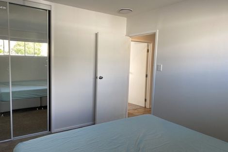 Photo of property in 1/16 Stanley Road, Glenfield, Auckland, 0629