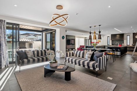 Photo of property in 7 Helmores Lane, Merivale, Christchurch, 8014