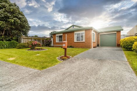 Photo of property in 1 Pohutukawa Grove, Titahi Bay, Porirua, 5022