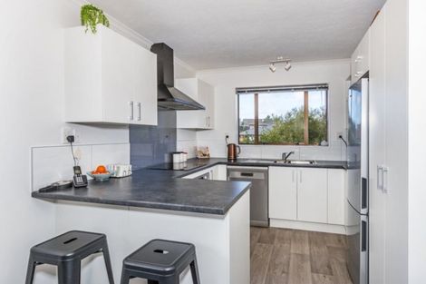 Photo of property in 15 Lowry Avenue, Redwood, Christchurch, 8051