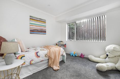 Photo of property in 2 Senator Drive, Manurewa, Auckland, 2105