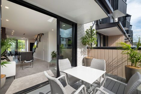 Photo of property in 2/19 Windlass Street, Long Bay, Auckland, 0630