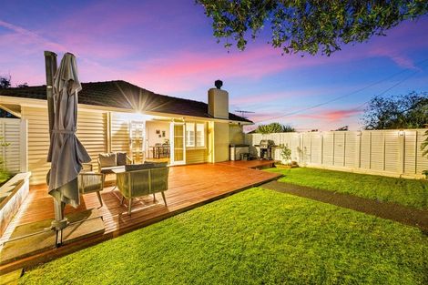 Photo of property in 1/30 Selwyn Crescent, Forrest Hill, Auckland, 0620
