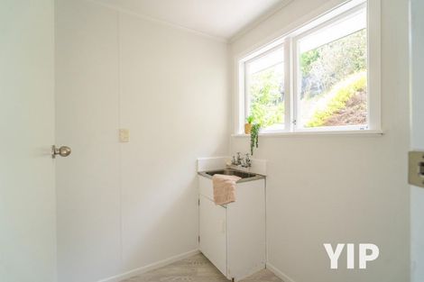 Photo of property in 10 Stella Grove, Newlands, Wellington, 6037