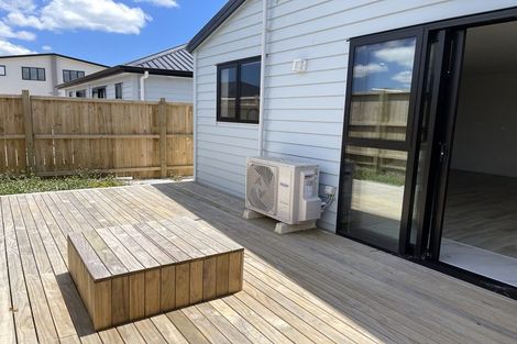 Photo of property in 22 Karihi Road, Karaka, 2113
