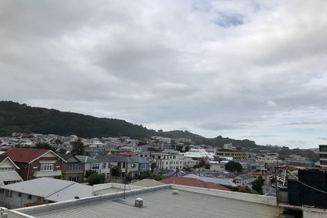 Photo of property in 17 Kent Terrace - Kent Apartments, 6d/16 Kent Terrace, Mount Victoria, Wellington, 6011