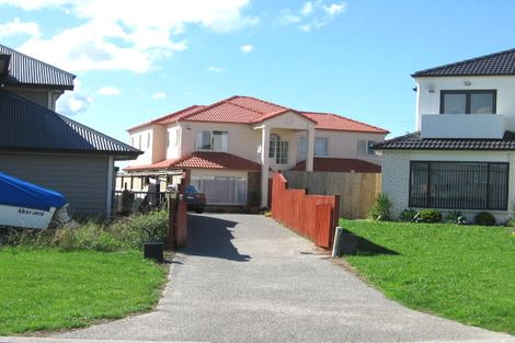 Photo of property in Waimanu Bay Village, 8/1 Piriti Drive, Te Atatu Peninsula, Auckland, 0610