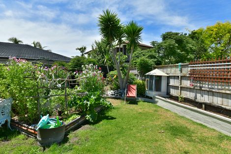 Photo of property in 32 Walton Street, Red Beach, 0932
