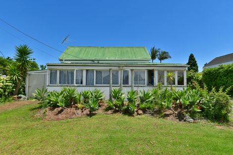 Photo of property in 12 Marie Avenue, Red Beach, 0932