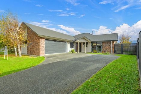 Photo of property in 8 Geneva Terrace, Kelvin Grove, Palmerston North, 4414