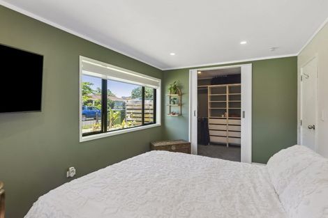 Photo of property in 4 Graham Grove, Waikanae, 5036